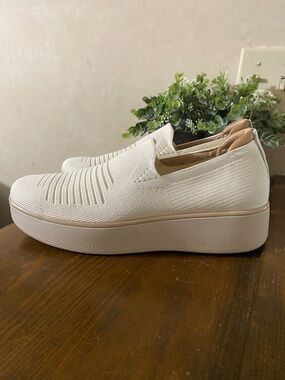 TRAQ by Alegria Mystiq Peeps Cream Slip On EU 39 US 9